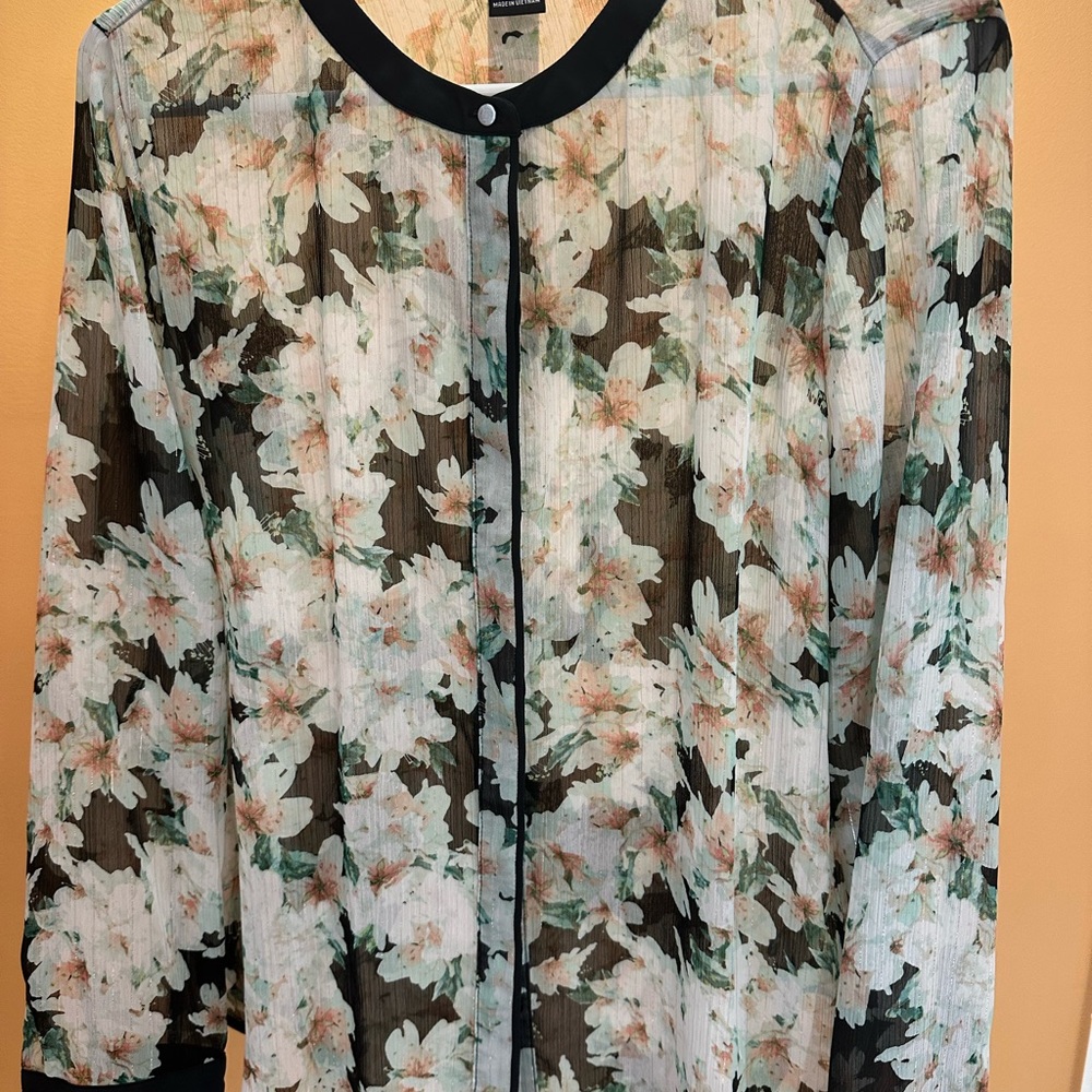 Liz Claiborne Black and Cream Floral Blouse - Size Small